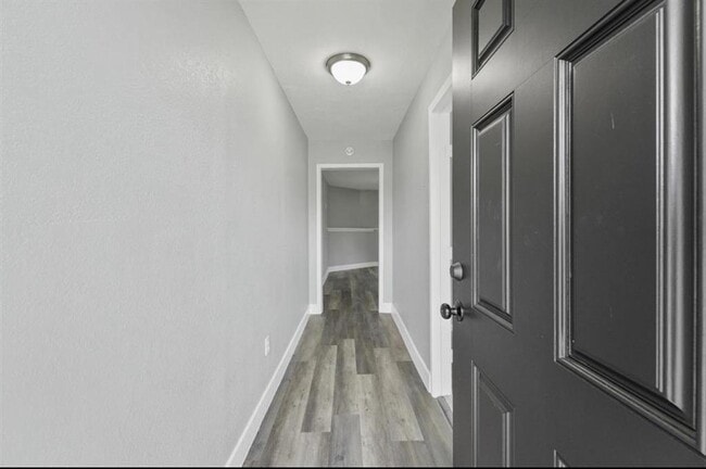 Building Photo - 405 Kelly Ln