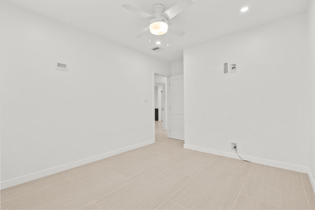 Building Photo - 10144 Gaviota Ave