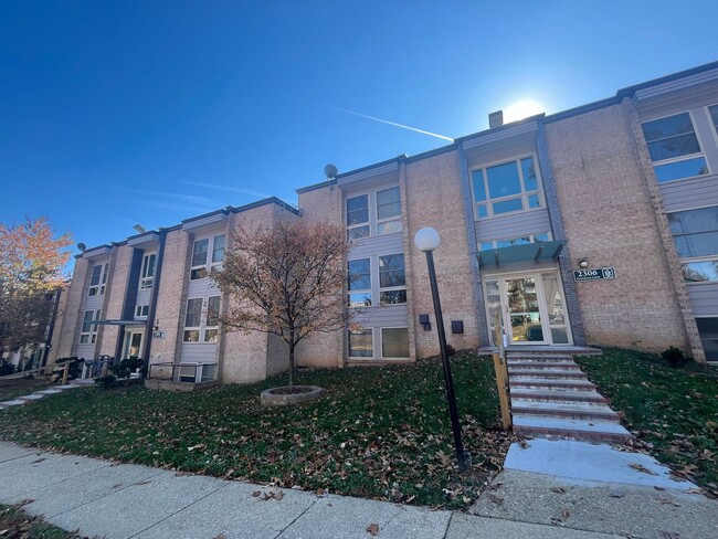 Building Photo - Charming 2 BR/1.5 BA Condo in Silver Spring!