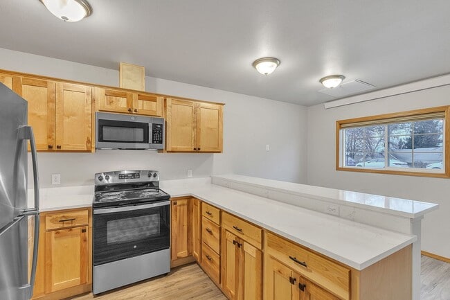 Building Photo - $1,150/month |Fully Remodeled Ground Floor...