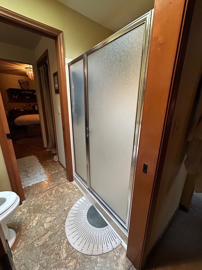 Building Photo - 3-bedroom, 2.5-bathroom home located in th...