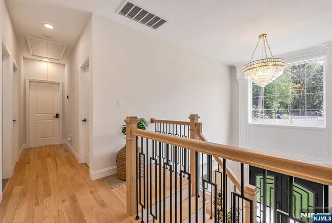 Building Photo - 765 6th Ave