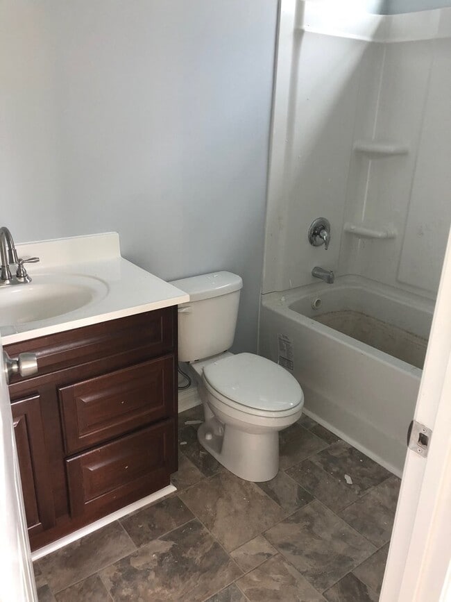 Building Photo - Fully Renovated Single Family Home