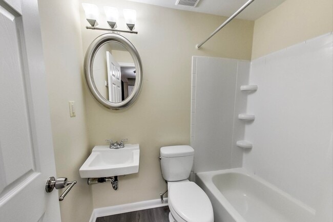 Building Photo - COMING SOON - Updated 3+2.5 End Unit w/ 2 PARKING SPACES