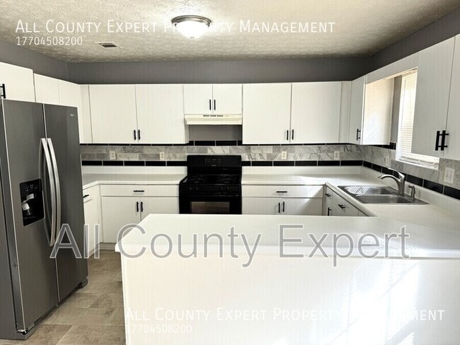 Building Photo - 3232 Sentinel Cir