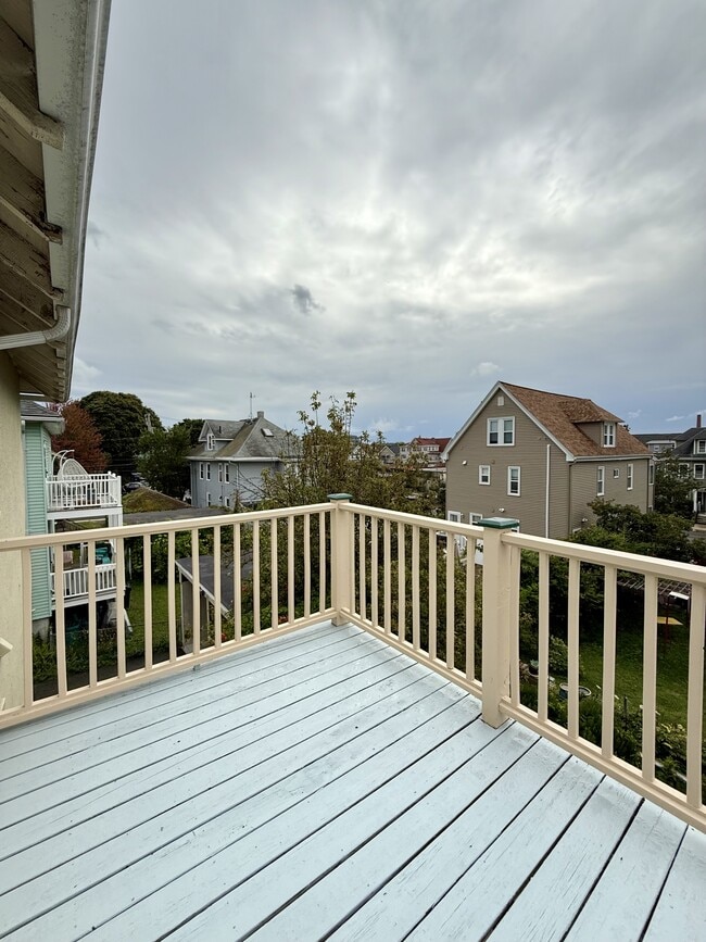 Building Photo - 68 Putnam St