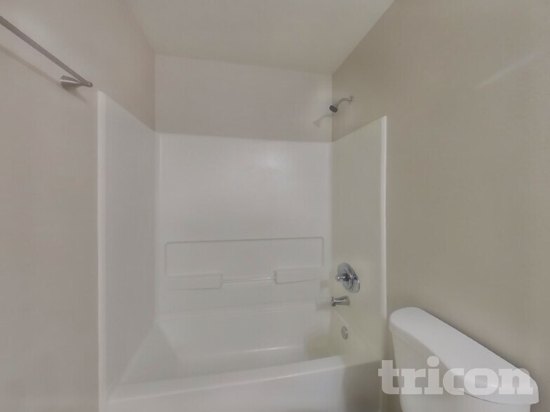 Building Photo - 1413 Bluestem Dr