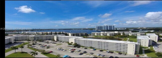 Building Photo - 18011 Biscayne Blvd