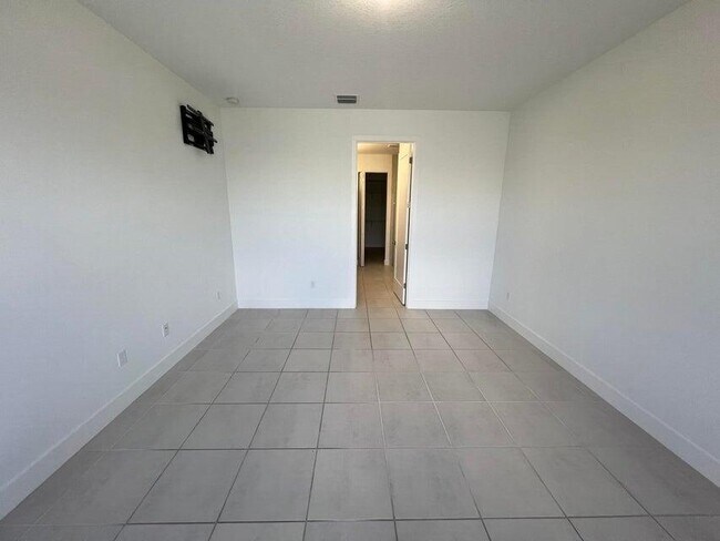 Building Photo - 5553 Quiet Lake Pl