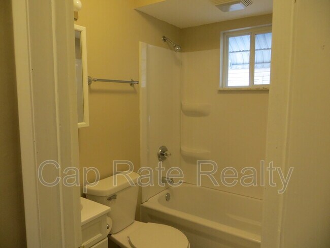 Building Photo - 469 S Waverly St