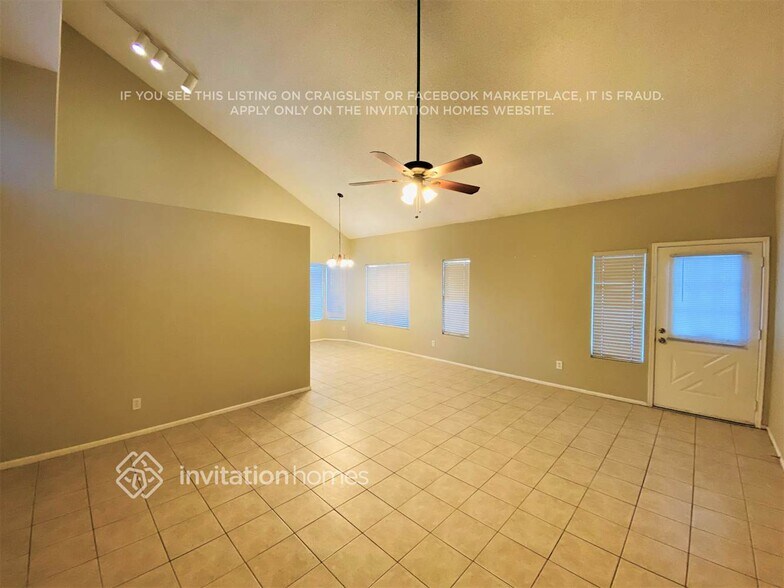 Building Photo - 822 E Gila Ln
