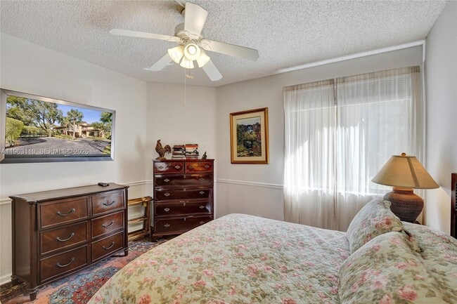 Building Photo - 1025 NW 105th Way