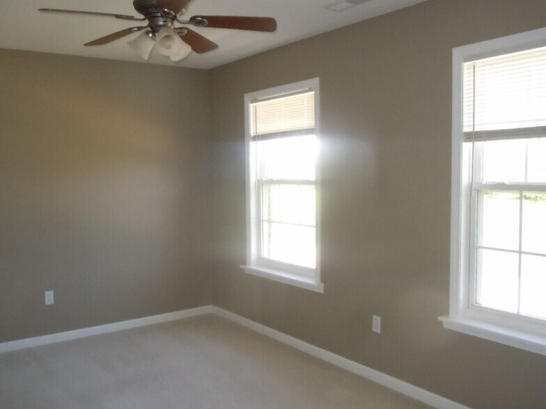 Building Photo - 100 Angel Oak Ct