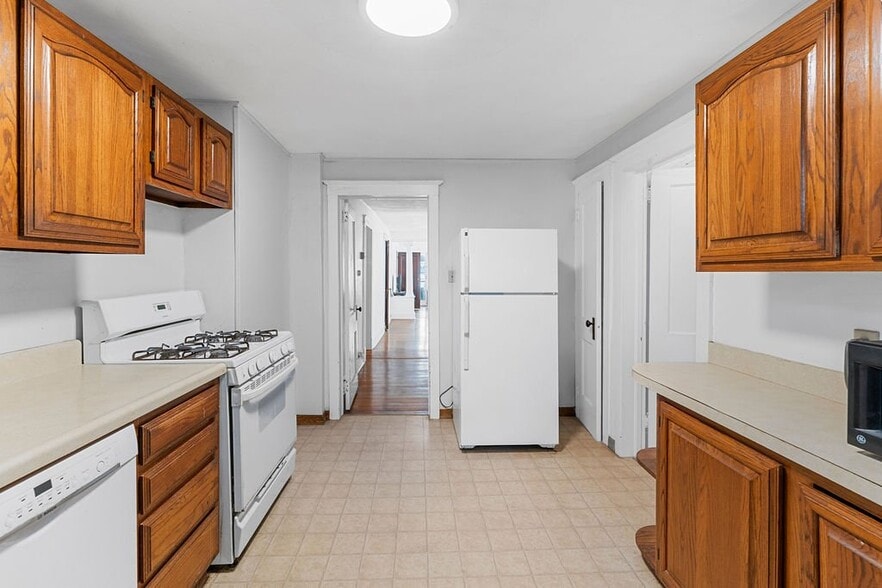 Building Photo - 33 Fayette St