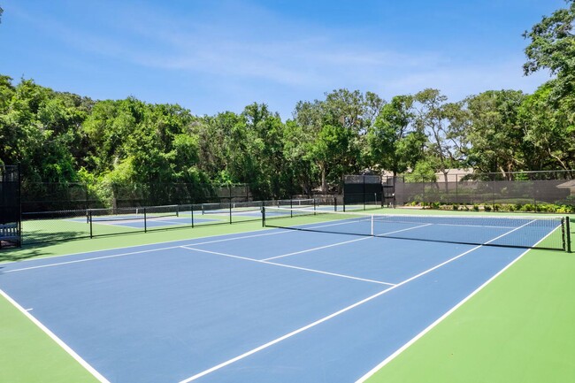 Building Photo - Ocean Village, 3 bed, 2 bath, FULLY furnished home! Walk to the Beach!