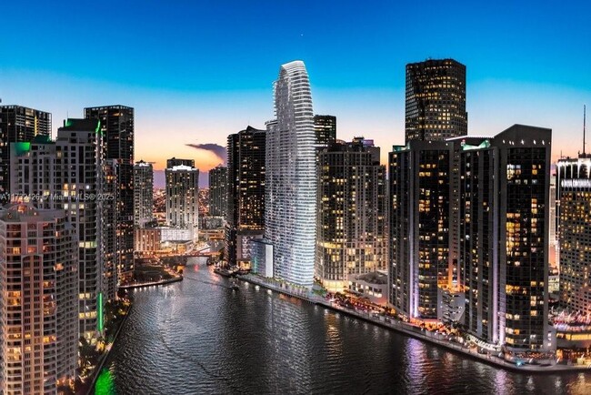 Building Photo - 300 Biscayne Blvd