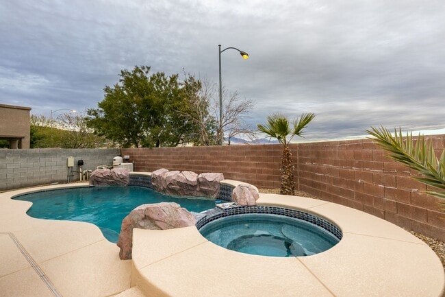 Building Photo - Beautiful Split-Level Home on Corner Lot with Pool and Spa!