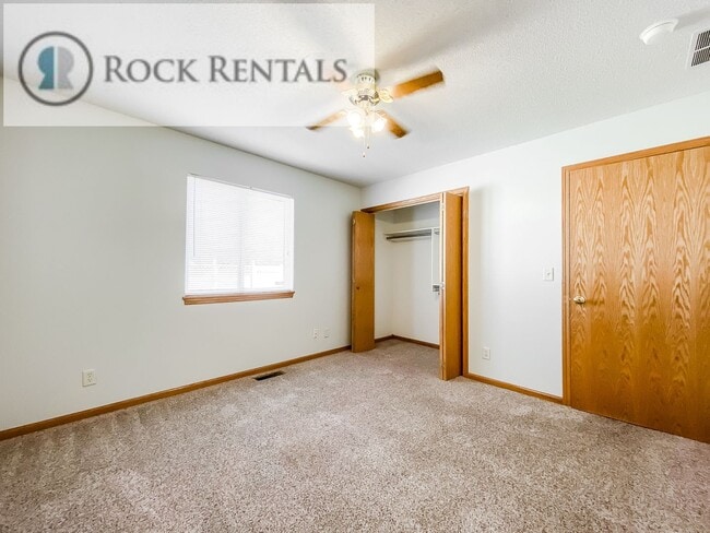 Building Photo - Beautiful 3 Bed 2 Bath Home in Quiet Neighborhood
