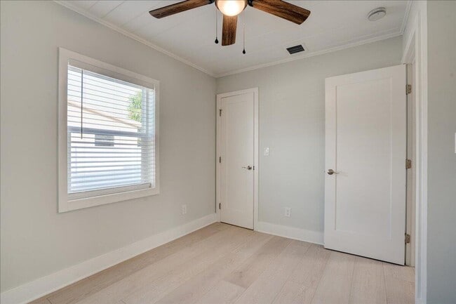 Building Photo - 320 NW 6th Ave