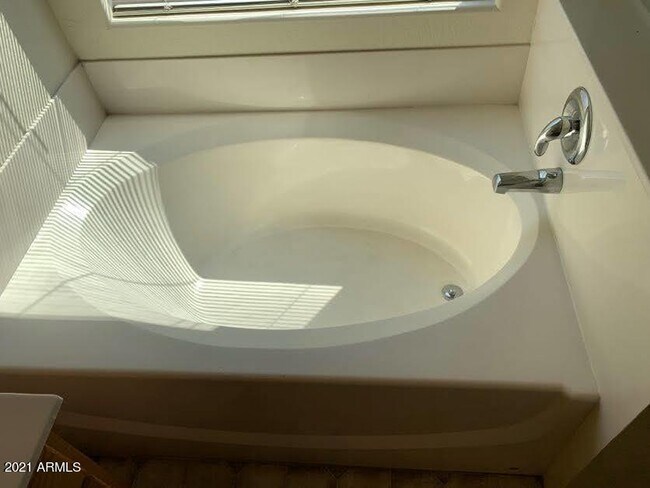 Building Photo - 6005 S 15th Dr