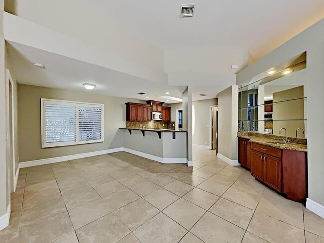 Building Photo - 1076 Deerwood Ln