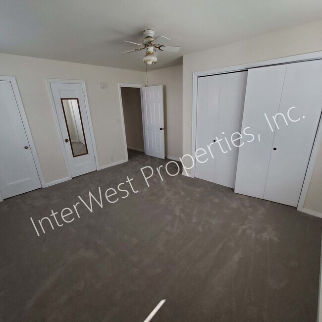 Building Photo - 3+bd 1.5 ba Single Level West Salem Home w...