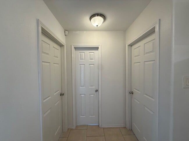 Building Photo - 1238 Shiloh Dr