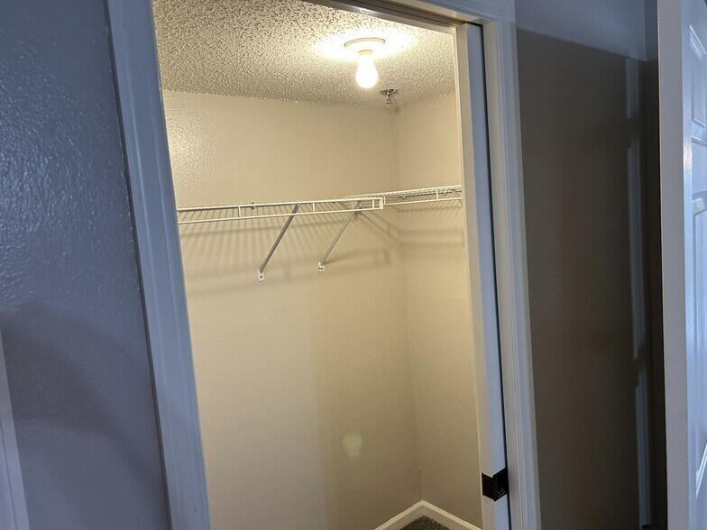 Building Photo - 110 Vixen Cir