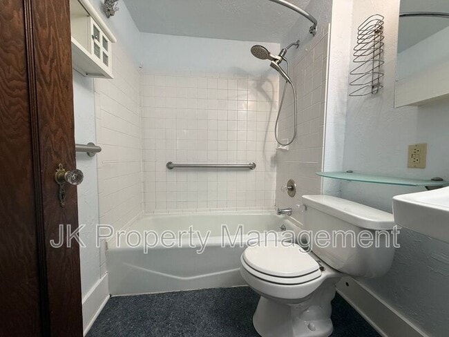 Building Photo - 2217 1st Ave S