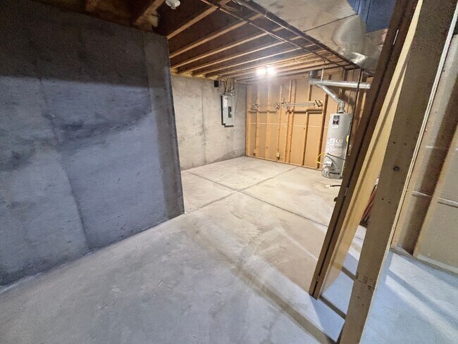 Building Photo - Beautiful 3 bed 3 bath duplex located in quiet neighborhood!