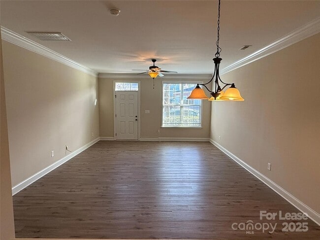 Building Photo - 371 Beacon St NW