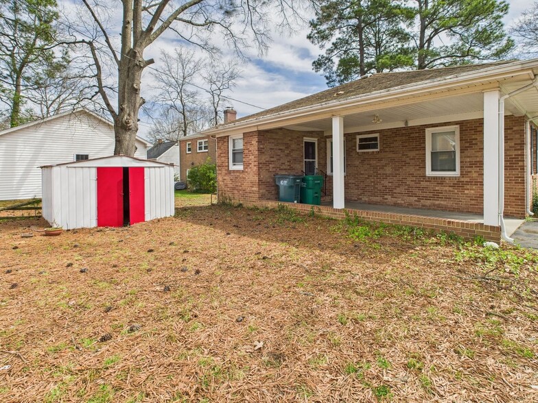 Building Photo - 5800 Fitzhugh Ave