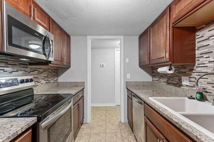Building Photo - 4315 Plaza Gate Ln S