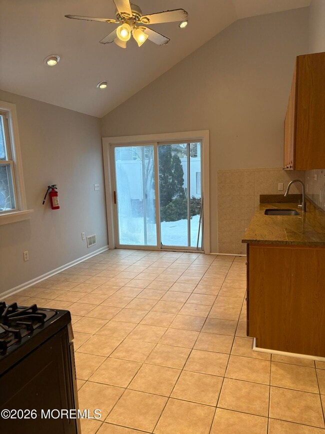 Building Photo - 211 Anthony Ave