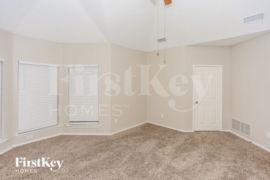 Building Photo - 2136 Mahogany St
