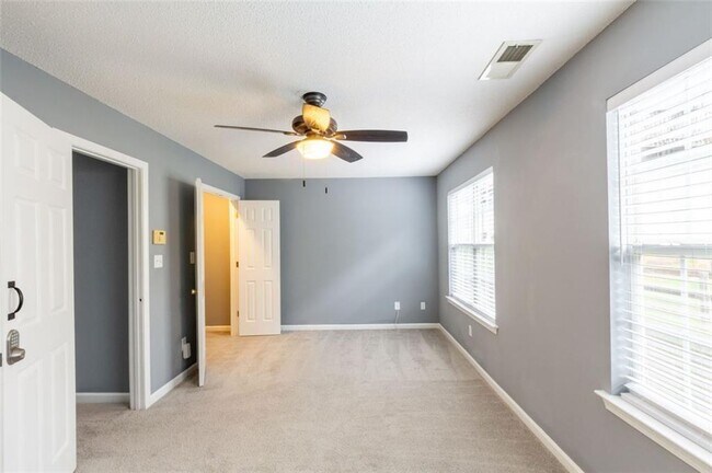 Building Photo - 6726 Gallant Ct SE
