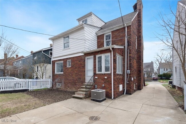 Building Photo - 3569 Silsby Rd
