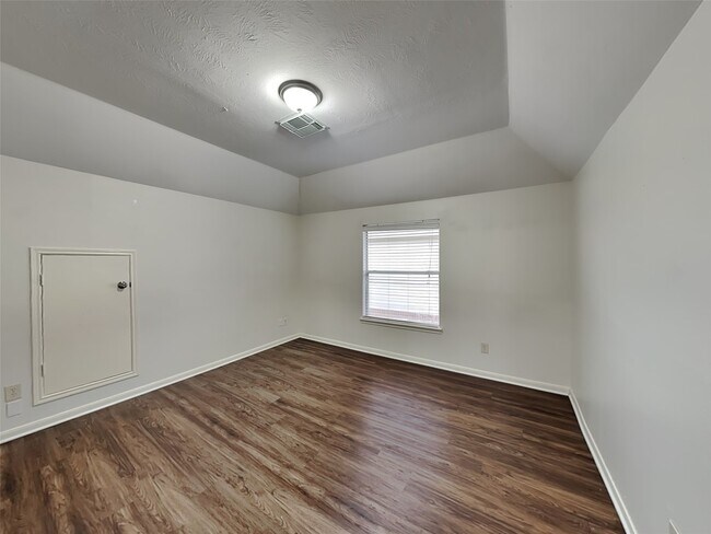 Building Photo - 21231 Riverside Ridge Ln