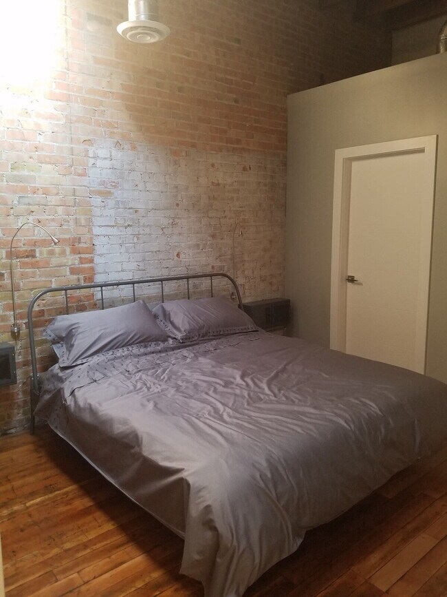 Building Photo - 2238 Washington Blvd