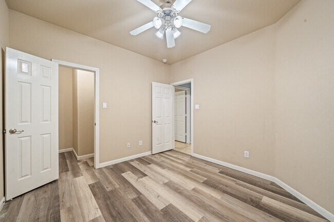 Building Photo - 5123 Shadow Breeze Ln