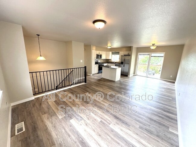 Building Photo - 1480 Hiawatha Dr