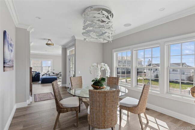 Building Photo - 39 Shinnecock Rd