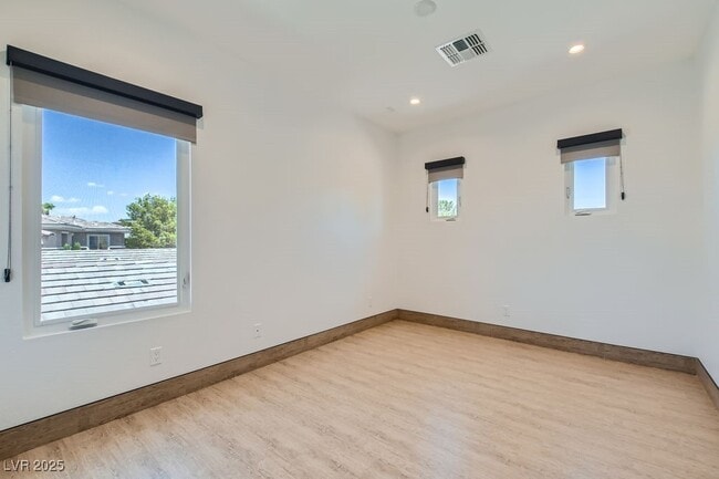 Building Photo - 729 Pinnacle Heights Ln