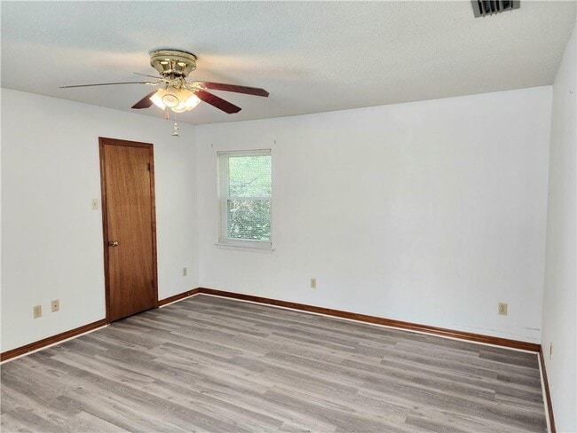 Building Photo - 3381 Woodard Dr