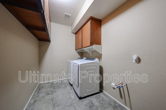 Building Photo - 4245 E Folgers Rd