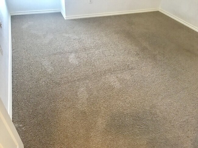 Building Photo - 3-2 DUPLEX! AVAILABLE NOW