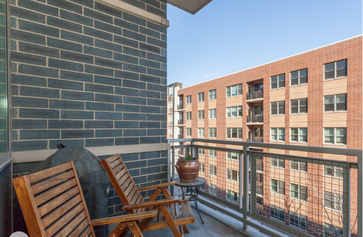 Building Photo - 845 N Kingsbury,