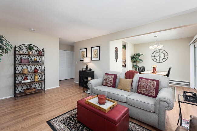 Building Photo - 720 Maple Ave