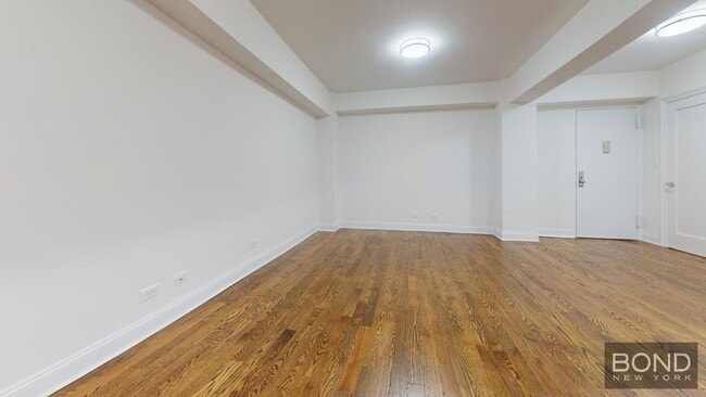 Building Photo - 157 W 57th St