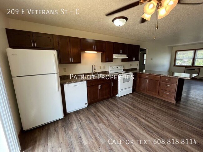 Building Photo - 209 E Veterans St